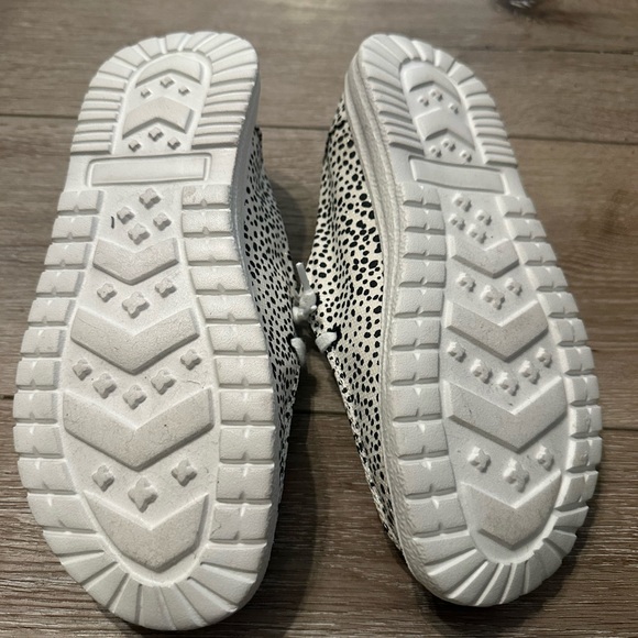 NWOT Gypsy Jazz | “Light it up” black & White slip-on shoes - Picture 4 of 5